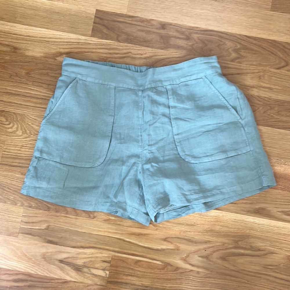 Vineyard Vines shorts, NWT